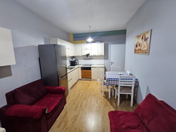 Tirane, jepet me qera 1+1 Kati 2, 60 m² 900 € (QENDER)