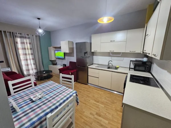 Tirane, jepet me qera 1+1 Kati 2, 60 m² 900 € (QENDER)