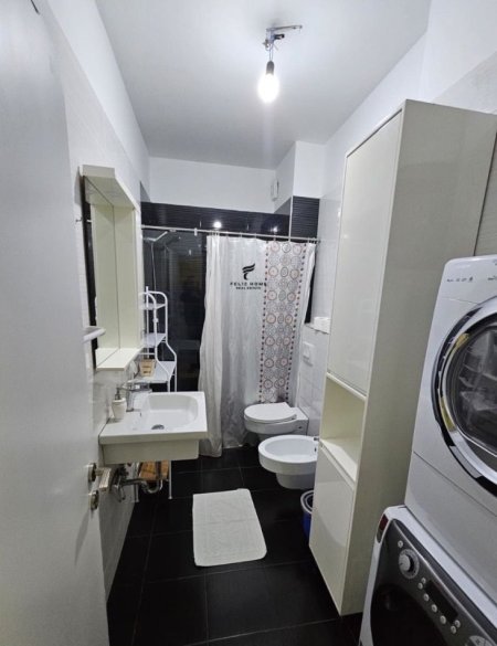 Tirane, jepet me qera 1+1 Kati 2, 60 m² 900 € (QENDER)