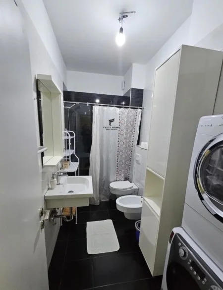 Tirane, jepet me qera 1+1 Kati 2, 60 m² 900 € (QENDER)