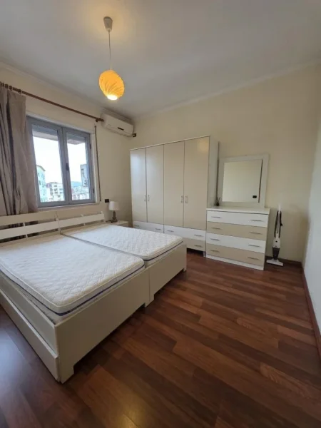 Tirane, jepet me qera apartament 1+1 Kati 7, 60 m² 800 € (Pazari i Ri)