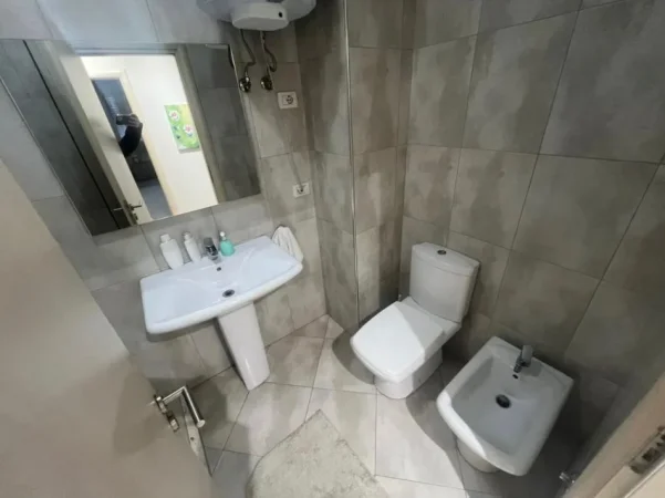 Tirane, jepet me qera apartament 2+1 Kati 6, 75 m² 750 € (Prane Delijorgjit)