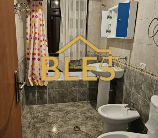 Tirane, jepet me qera apartament 1+1 Kati 4, 60 m² 400 € (Vasil Tromara)