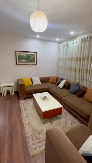 Tirane, jepet me qera apartament 3+1 , 140 m² 600 € (21 dhjetori)
