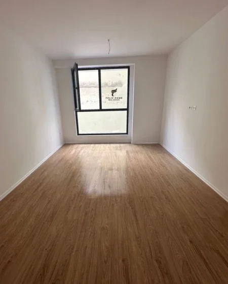Tirane, jepet me qera zyre Kati 1, 68 m² 550 € (JORDAN MISJA)