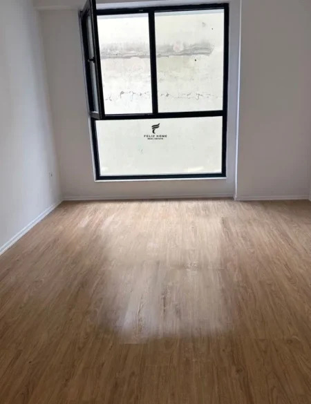 Tirane, jepet me qera zyre Kati 1, 68 m² 550 € (JORDAN MISJA)
