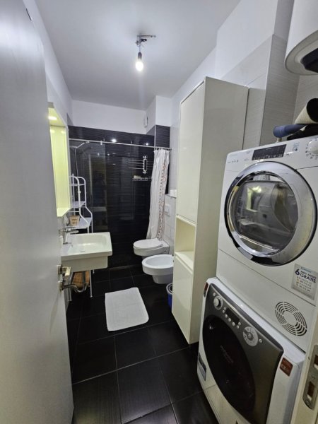 Tirane, jepet me qera apartament 1+1 , 70 m² 900 € (qender)