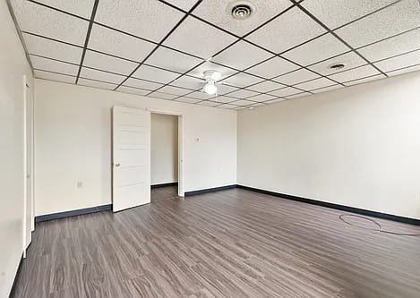 Tirane, jepet me qera zyre Kati 2, 75 m² 1.000 € (MINE PEZA)