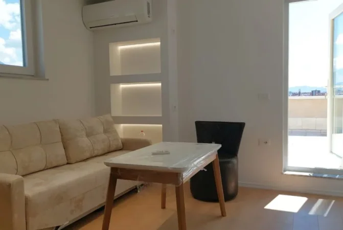 Tirane, jepet me qera apartament 1+1+Ballkon Kati 9, 75 m² 500 € (STACIONI TRENIT)