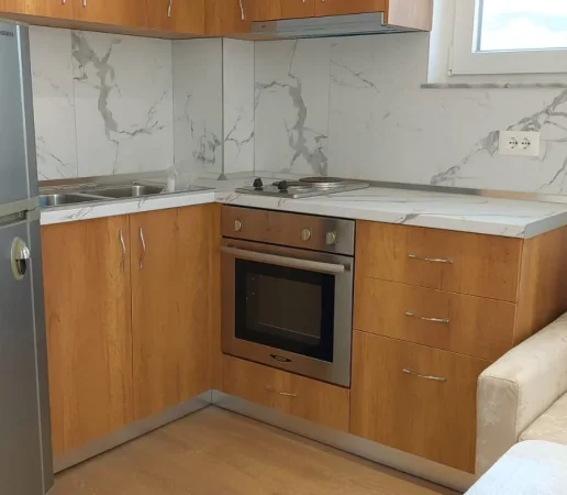 Tirane, jepet me qera apartament 1+1+Ballkon Kati 9, 75 m² 500 € (STACIONI TRENIT)