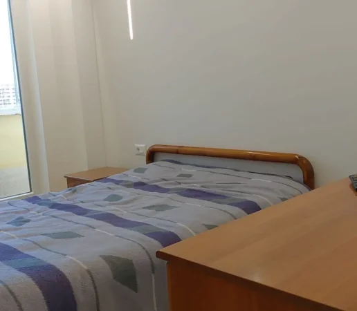 Tirane, jepet me qera apartament 1+1+Ballkon Kati 9, 75 m² 500 € (STACIONI TRENIT)