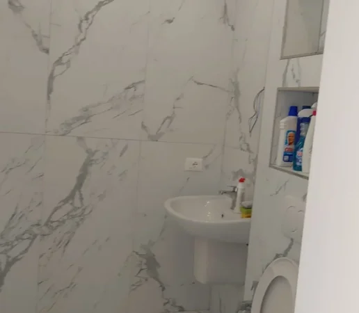 Tirane, jepet me qera apartament 1+1+Ballkon Kati 9, 75 m² 500 € (STACIONI TRENIT)