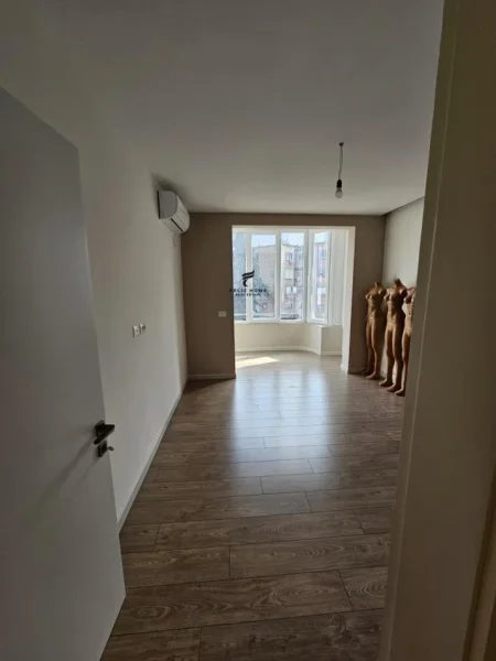 Tirane, shitet apartament 3+1 Kati 1, 330.000 € (ZOGU I ZI)