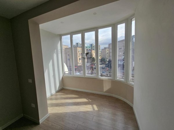 Tirane, shitet apartament 3+1 Kati 1, 330.000 € (ZOGU I ZI)