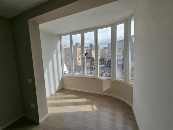 Tirane, shitet apartament 3+1 Kati 1, 330.000 € (ZOGU I ZI)