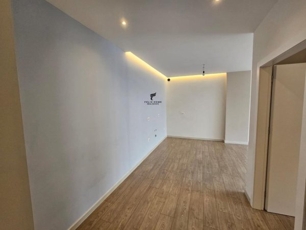 Tirane, shitet apartament 3+1 Kati 1, 330.000 € (ZOGU I ZI)