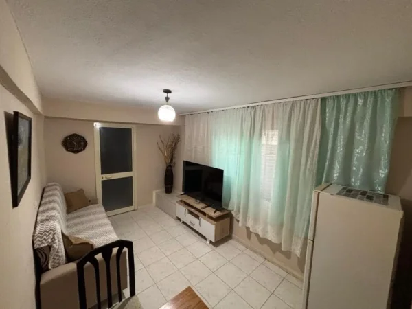 Tirane, jepet me qera apartament 1+1 Kati 1, 67 m² 430 € (Rruga Ramazan Dema)