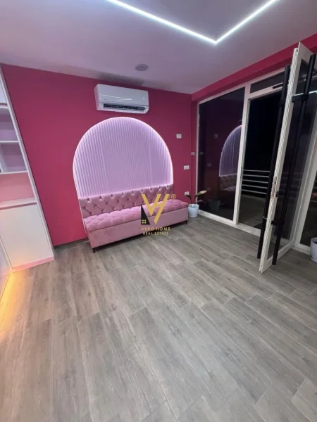Tirane, jepet me qera zyre Kati 1, 40 m² 350 € (SHKOZE)