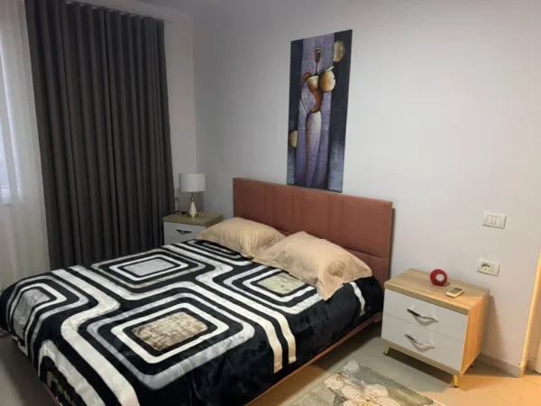 Tirane, jepet me qera apartament 1+1 Kati 1, 600 €