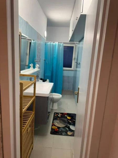 Tirane, jepet me qera apartament 1+1 Kati 1, 600 €