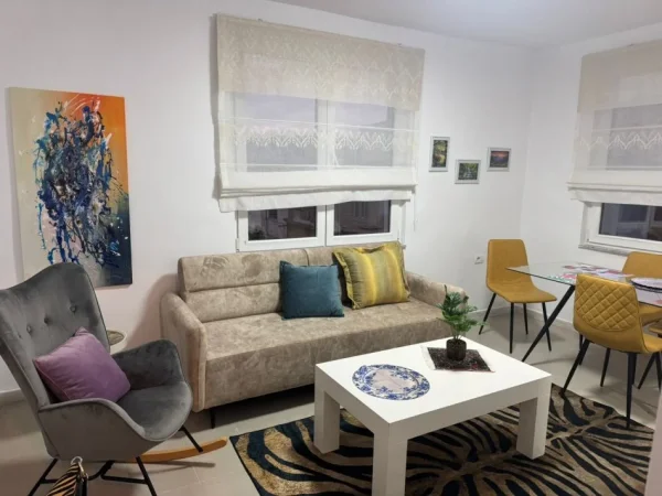 Tirane, jepet me qera apartament 1+1 Kati 1, 600 €