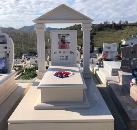 Tirane, ofroj Punime Varresh Ajdini Granit & Mermer Portrete të Gdhendura