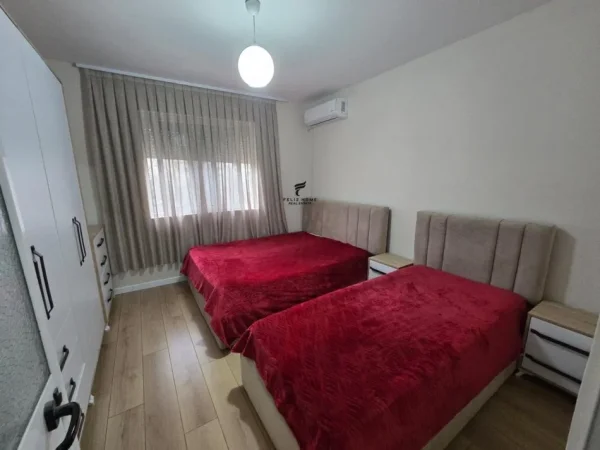 Tirane, jepet me qera apartament 1+1 Kati 3, 60 m² 450 € (PORCELAN)