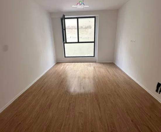 Tirane, jepet me qera zyre Kati 1, 68 m² 550 € (Rruga Jordan Misja)
