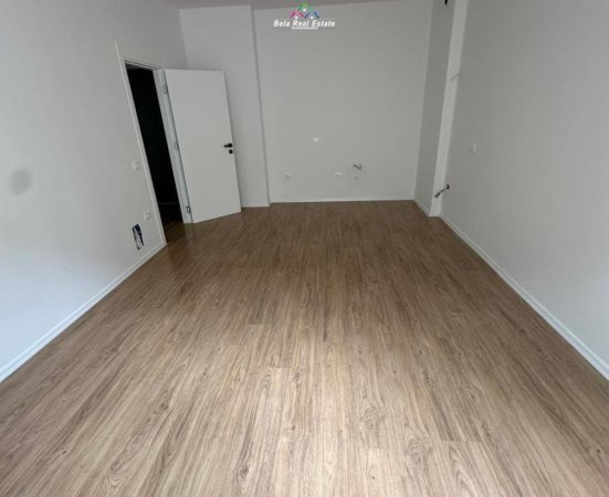 Tirane, jepet me qera zyre Kati 1, 68 m² 550 € (Rruga Jordan Misja)
