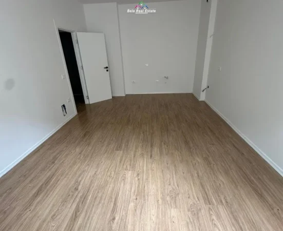 Tirane, jepet me qera zyre Kati 1, 68 m² 550 € (Rruga Jordan Misja)