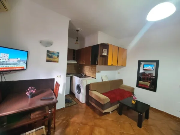 Tirane, jepet me qera apartament 1+1 Kati 1, 37 m²  € (Bulevardi i Ri.)