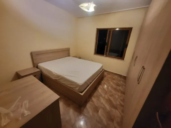 Tirane, jepet me qera apartament 2+1 , 100 m² 450 € (ali demi)