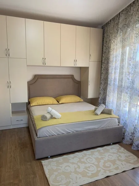 Tirane, jepet me qera apartament 1+1+Ballkon Kati 3, 80 m² 35 € (Ndre Mjeda)