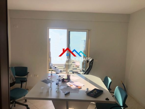 Tirane, jepet me qera zyre Kati 7, 108 m² 600 € (RRUGA JORDAN MISJA)