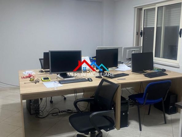 Tirane, jepet me qera zyre Kati 7, 108 m² 600 € (RRUGA JORDAN MISJA)