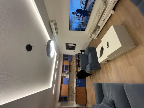 Tirane, jepet me qera apartament 1+1+Ballkon Kati 6, 68 m² 650 € (Rruga e Durresit)