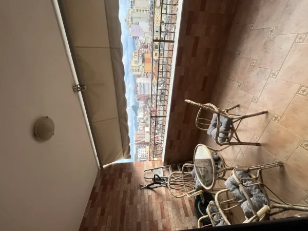 Tirane, jepet me qera apartament 1+1+Ballkon Kati 6, 68 m² 650 € (Rruga e Durresit)