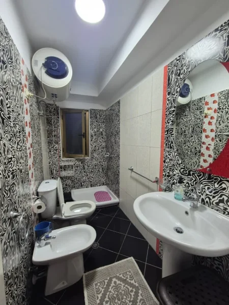 Tirane, jepet me qera apartament 1+1 Kati 5, 500 € (vasil shanto)