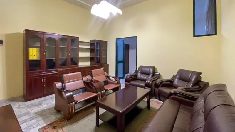 Tirane, jepet me qera zyre Kati 0, 40 m² 670 € (Rruga e Bogdaneve)