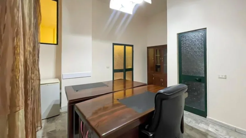 Tirane, jepet me qera zyre Kati 0, 40 m² 670 € (Rruga e Bogdaneve)