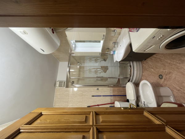 Tirane, jepet me qera apartament 1+1+Ballkon Kati 6, 68 m² 650 € (Rruga e Durresit)