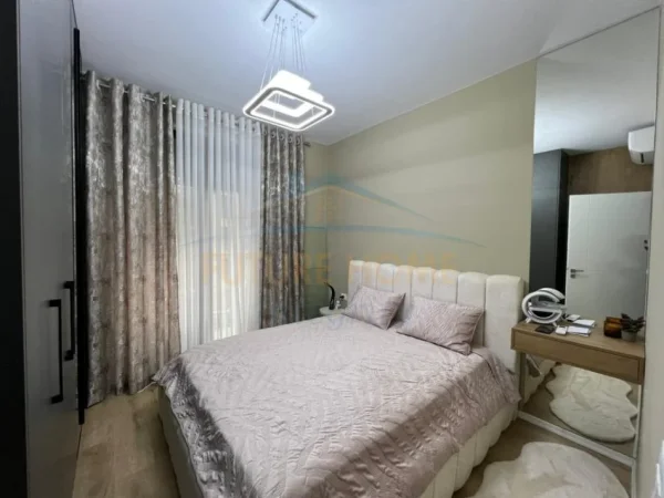 Tirane, jap me qera apartament 2+1+Ballkon Kati 6, 67 m² 615 € (PORCELAN)