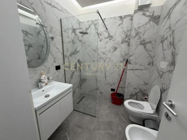 Tirane, jepet me qera apartament 2+1+Ballkon Kati 1, 125 m² 1.700 € 