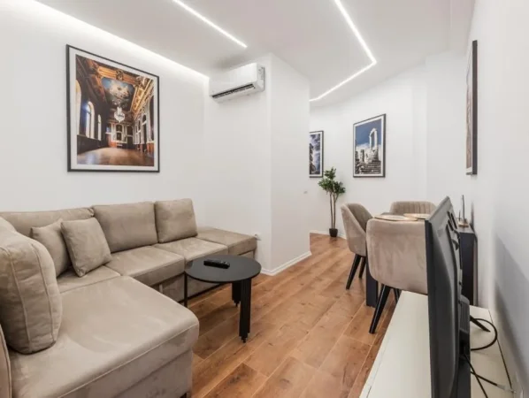 Tirane, jepet me qera apartament 1+1 , 58 m² 700 € 