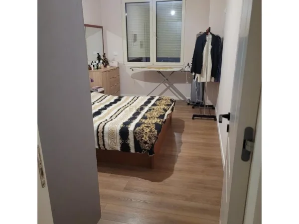 Tirane, jepet me qera 2+1+Ballkon Kati 3, 87 m² (FUSHA AVICIONIT)