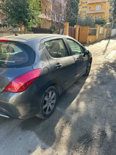 Tirane, shes makine peugeot 308 Benzin, gri metalizato manuale Kondicioner 190 km 2.000 €