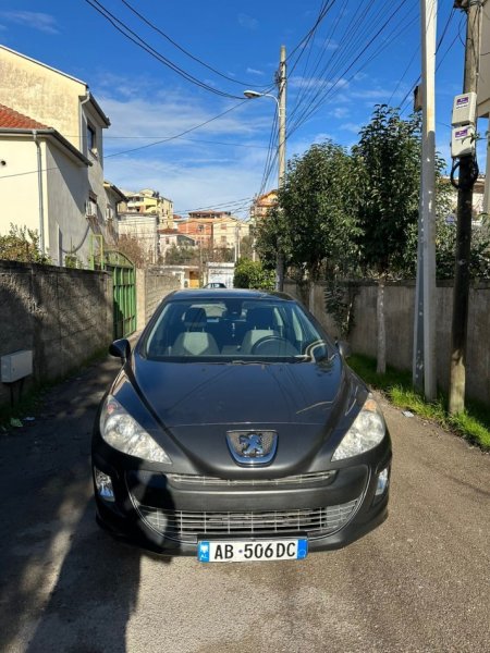 Tirane, shes makine peugeot 308 Benzin, gri metalizato manuale Kondicioner 190 km 2.000 €