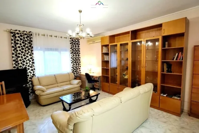 Tirane, jepet me qera apartament 1+1 Kati 3, 65 m² 570 € (RRugaTish Dahia)