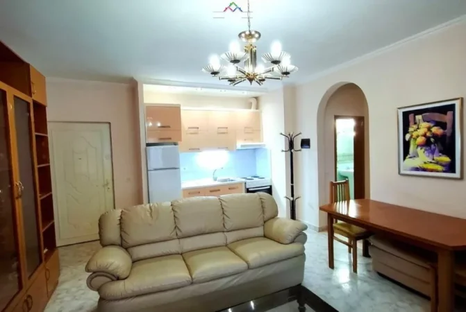 Tirane, jepet me qera apartament 1+1 Kati 3, 65 m² 570 € (RRugaTish Dahia)