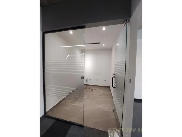 Tirane, jepet me qera ambjent biznesi Kati 1, 360 m² 6.600 € (rruga e kosovareve)